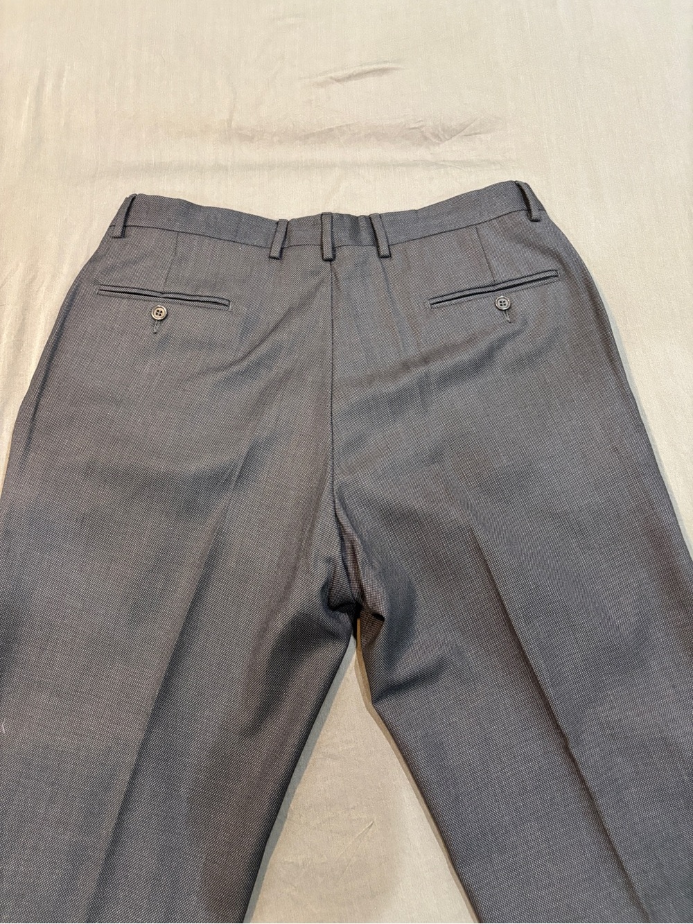 Jos. A. Bank Men's 42R Charcoal Gray Suit - Picture 9 of 14